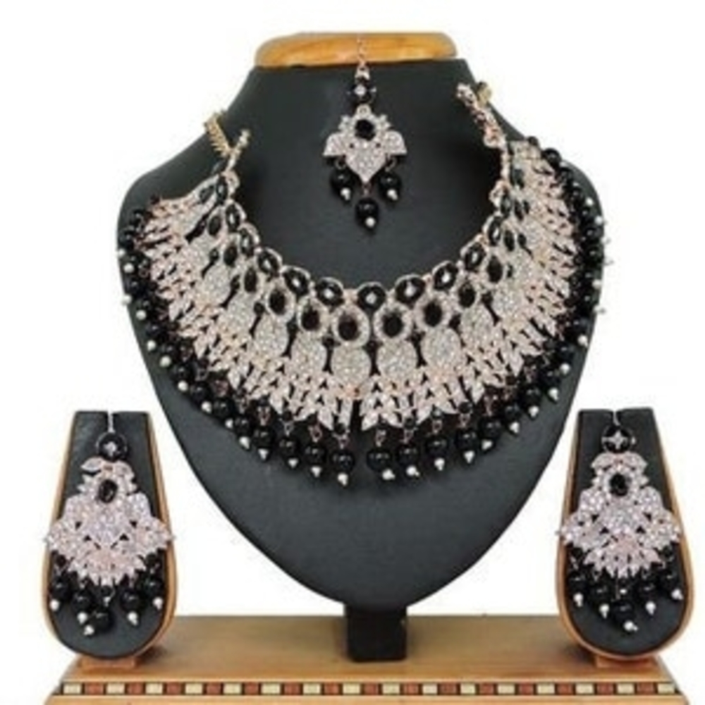 Elegant Black and Silver Jewelry Set